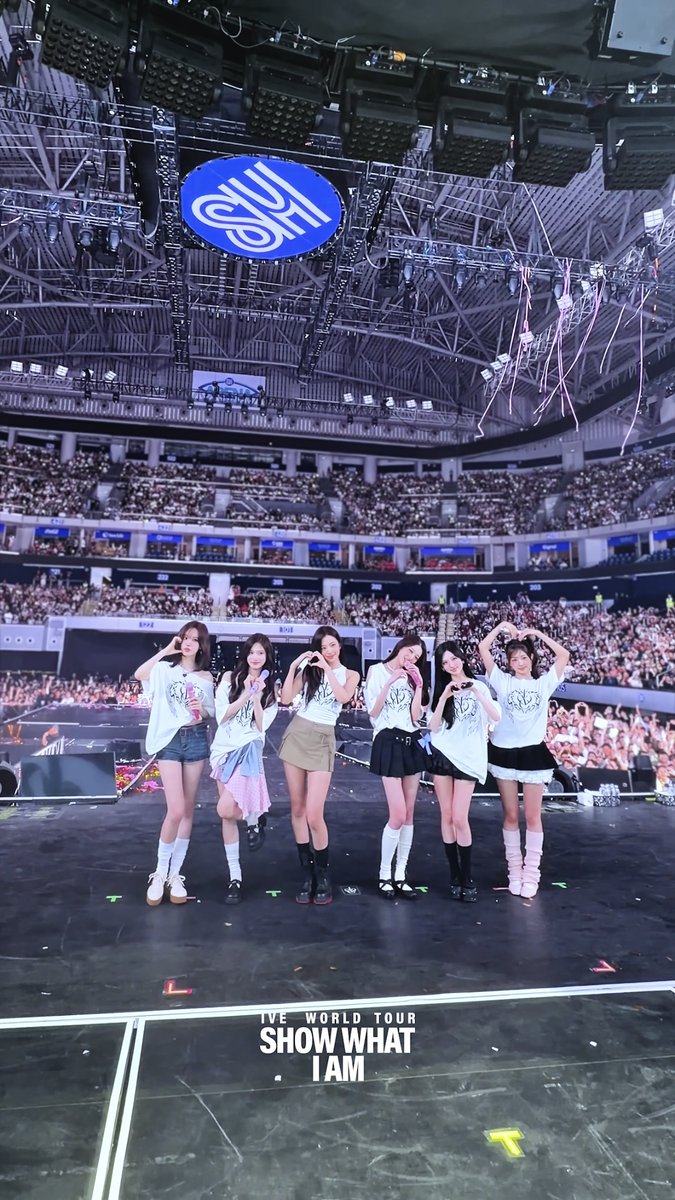 ๐ธ ๐๐ป๐๐ ๐๐ป๐ด๐ ๐ผ ๐ด๐ in MANILA โ๏ธ #IVE #์์ด๋ธ #SHOW_WHAT_I_AM