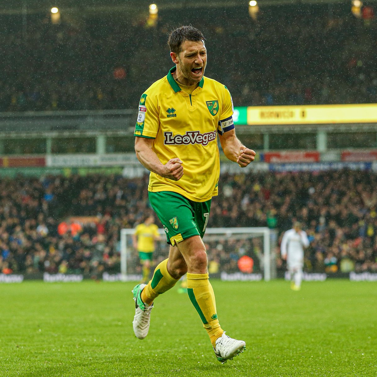 On this day in 2018 🗓️ Wes Hoolahan played his final home match for Norwich City! 💛💚 ⚽️ 352 appearances 🎯 54 goals 🅰️ 76 assists Wessi 🇮🇪