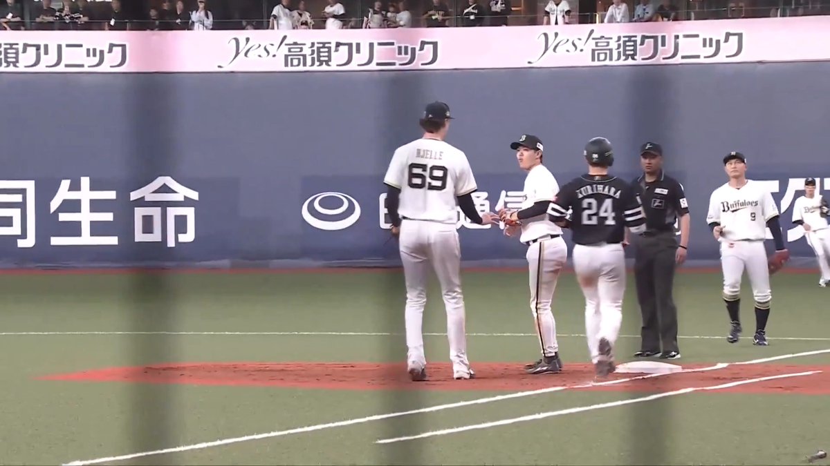 あわや危機一髪😱 折れたバットが上から... オリックス 太田椋 選手に寄り添うジェリー投手🫶 怪我がなくて本当によかったです...! 👇ライブ配信はこちら