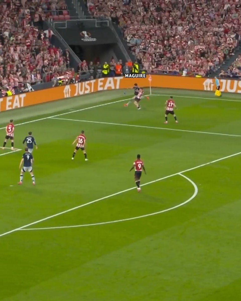 Harry Maguire down the wing 🥵 #UEL | Manchester United