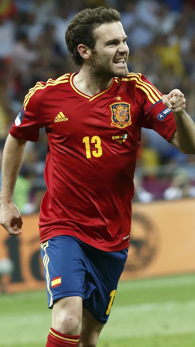 🌟 Juan Mata García es un 𝗝𝗨𝗚𝗔𝗗𝗢𝗥 𝗧𝗢𝗧𝗔𝗟. Te maneja el juego, te distribuye, te defiende, te asiste y te marca, como este gol que sirvió para redondear una final soñada en la Euro 2012 ante Italia. #VamosEspaña