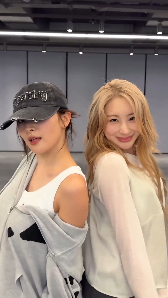 chaeyeon with seulgi!! it's been a while 😍😍💞