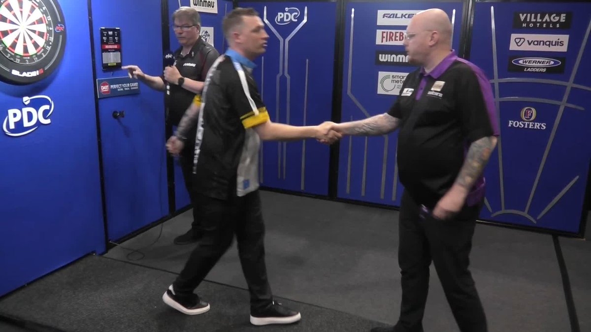 DOBEY DEFEATS KIRK! Chris Dobey rattles off three legs on the spin to dispatch of Aden Kirk 6-3, and book his place in round two! 📺 #PC12