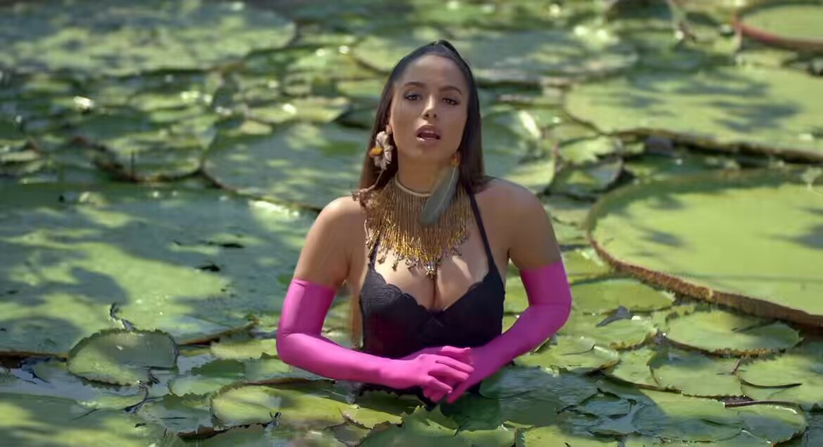 Imagina o clipe de “Is that for me” sendo feito hoje em dia? Com toda a referência atual que a Anitta está fazendo no equilibrivm, com um styling bom, pós produção boa, aaaa ia ser mais lindo ainda