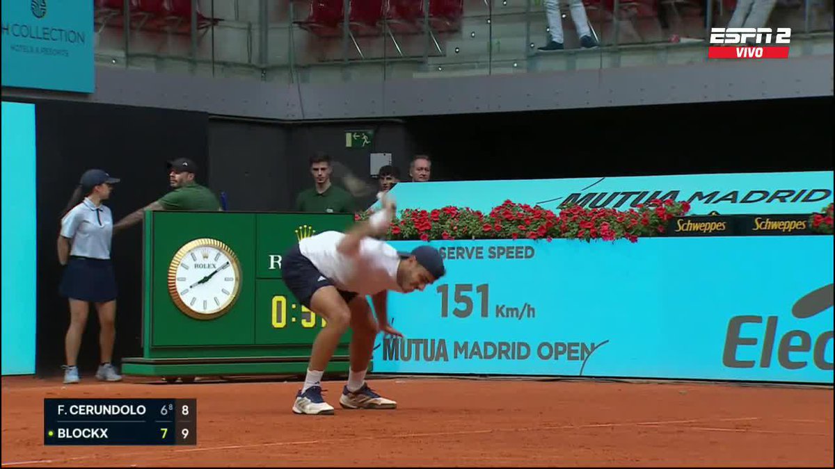 Fran Cerúndolo perdió el primer set y DESTROZÓ su raqueta. 😡 Tremendo el enojo.