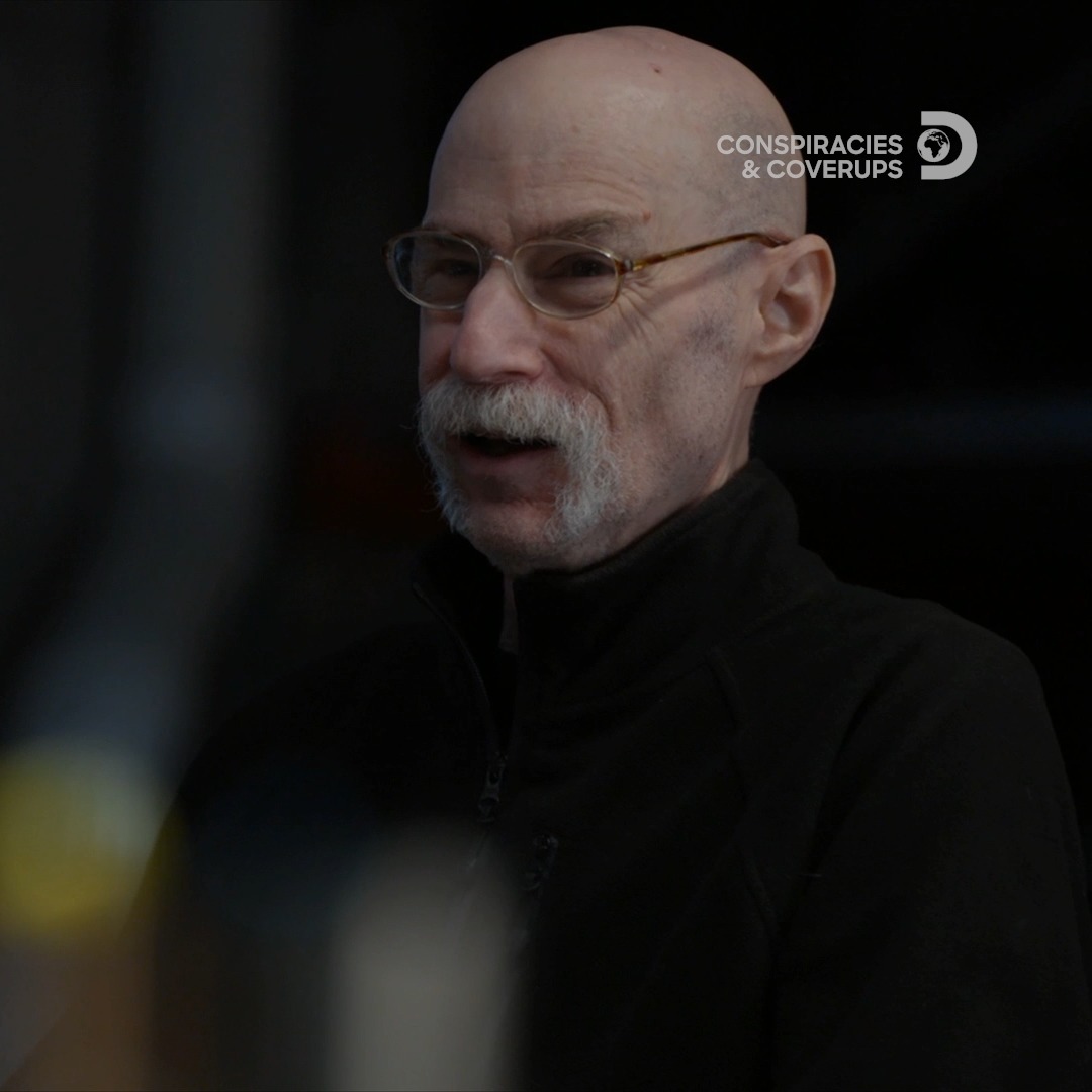 A fellow inmate of Jeffrey Epstein's speaks to former CIA officer Andrew Bustamante on the conditions of the facility... Don't miss a new #ConspiraciesAndCoverups tomorrow at 10P on Discovery.