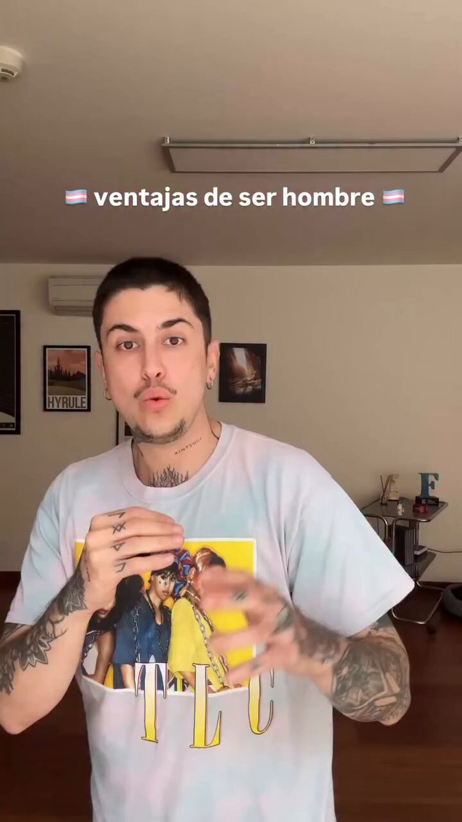 Melo Moreno (antes Yellow Mellow) celebra que una de las ventajas de ser hombre es no tener que darle dos besos a todo el mundo y hace una petición para que se elimine esa costumbre.