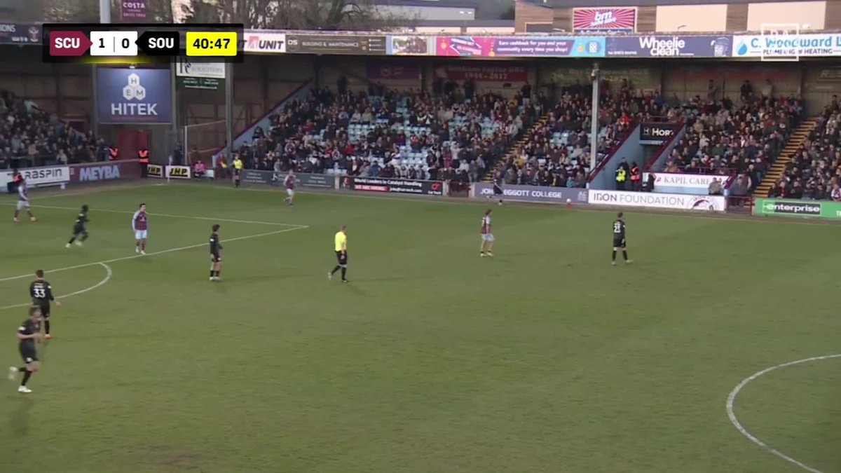 What a save from Louis Jones to keep Scunthorpe ahead in this Play-Off Eliminator🧤😳
