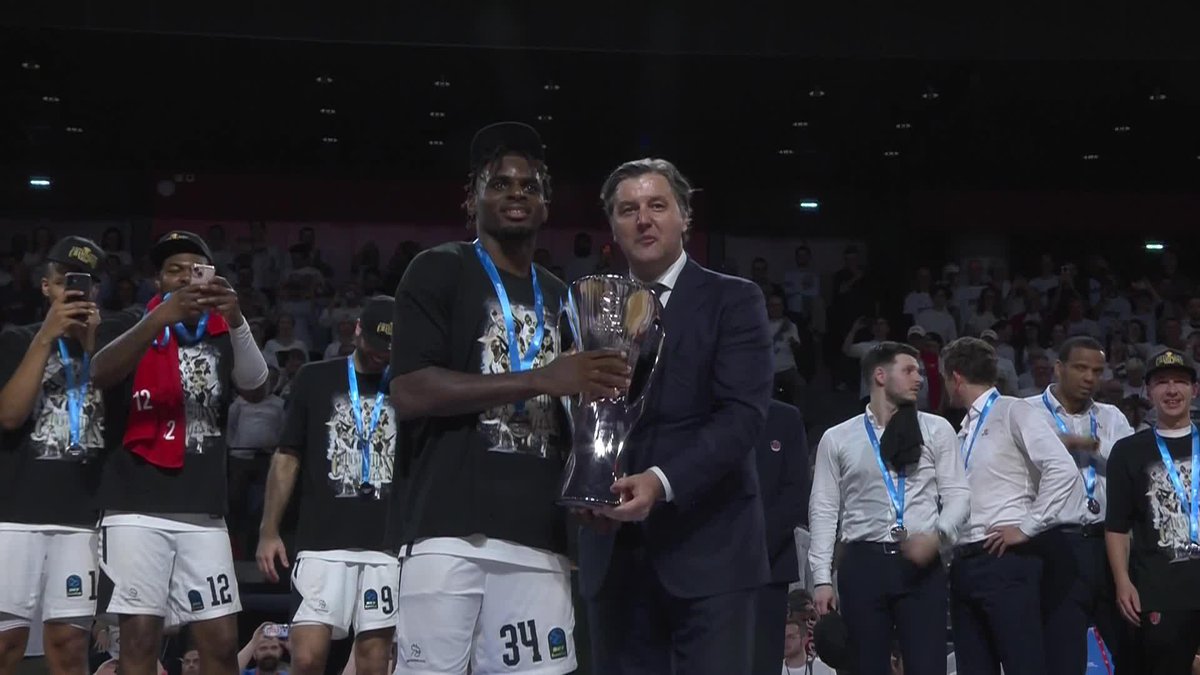 BOURG-EN-BRESSE REMPORTE L'EUROCUP 2026 !!!! 🥳🇫🇷🥳🇫🇷🥳🇫🇷 Premier trophée sur la scène européenne pour la JL Bourg Basket du sélectionneur Frédéric Fauthoux ! C'est la France frère !