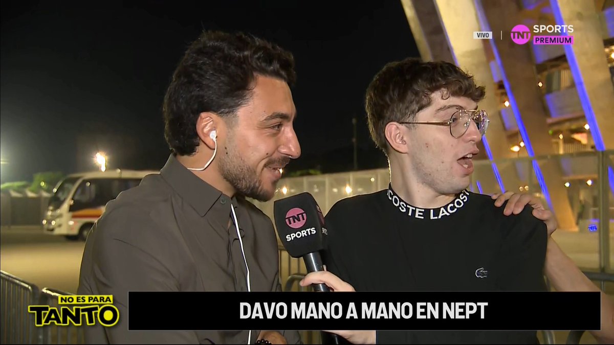 DAVOO Y UN MOMENTO ESPECIAL EN NEPT 🔵🟡 Antes del duelo de BOCA ante Cruzeiro por la CONMEBOL #Libertadores, Davoo Xeneize charló con Marcos Bonocore y hasta hizo las veces de notero de #NoEsParaTanto. Además, recibió el cariño de los hinchas Xeneizes en Belo Horizonte y se cruzó con su doble.