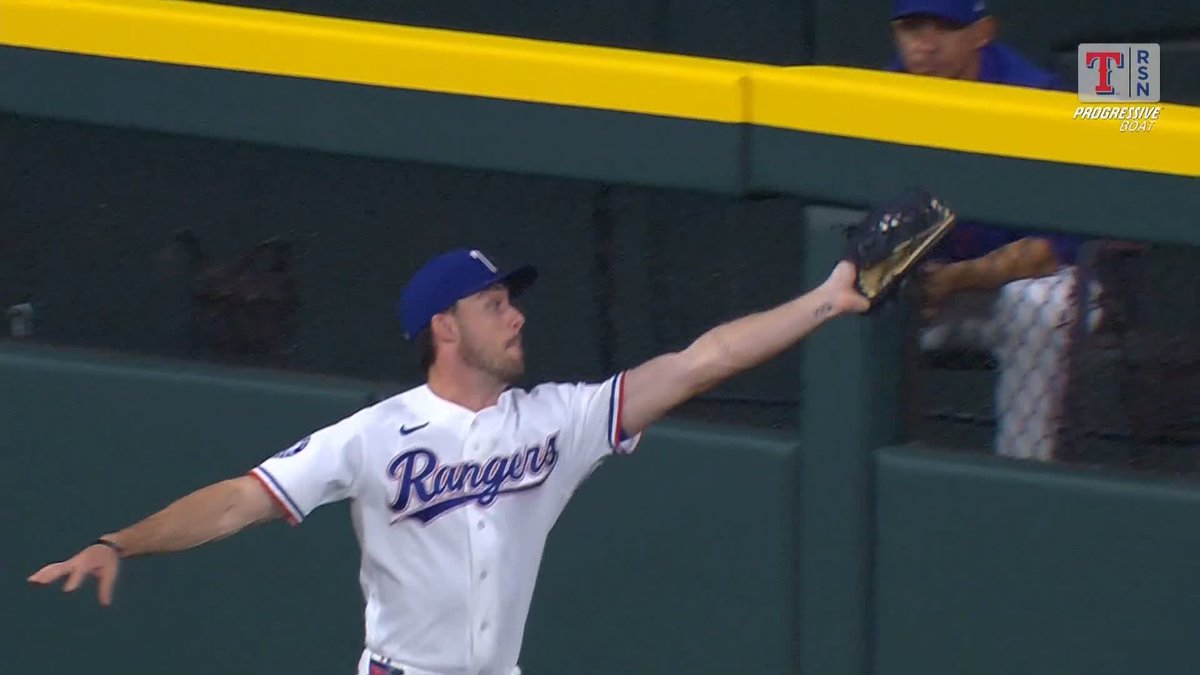 Evan Carter's catch at the wall left Jazz Chisholm in disbelief 😲 Rangers Sports Network | #MLB
