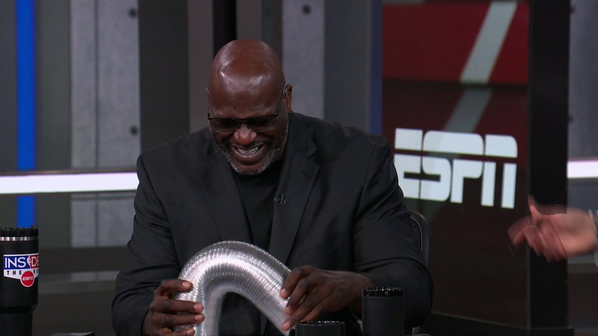 Kenny had to get in the game to look at the first half of 76ers-Celtics 🔥 He made sure to bring Shaq a souvenir from Boston 😂