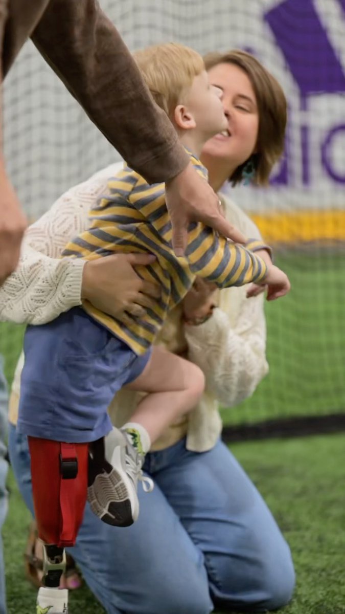 Some heroes don’t wear capes—they show up with courage. Meeting Lewis was special. His strength and faith are real. It’s not about what you’ve lost—it’s what God is doing through you. Happy National Superhero Day. 🦸‍♂️