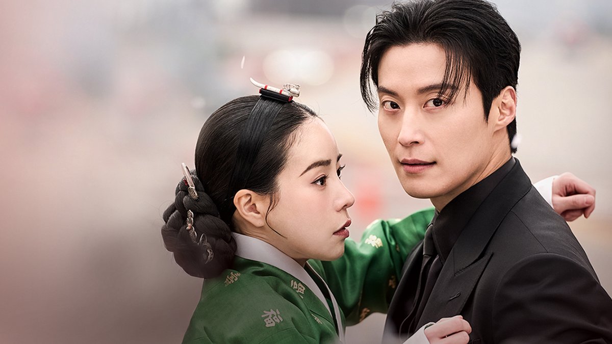 رومكوم، سفر عبر الزمن وعلاقة الكوبل أعداء لحبايب!! احتاج الدراما حالاً الحماس الف 😭🖤 إعلان دراما ’My Royal Nemesis‘ بعد أن تُسمم محظية شريرة في عصر جوسون، تستيقظ لتجد نفسها بعام ٢٠٢٦ بجسد ممثلة وتواجه وريث شركة متٌعجرف! العرض في 8 مايو ✨