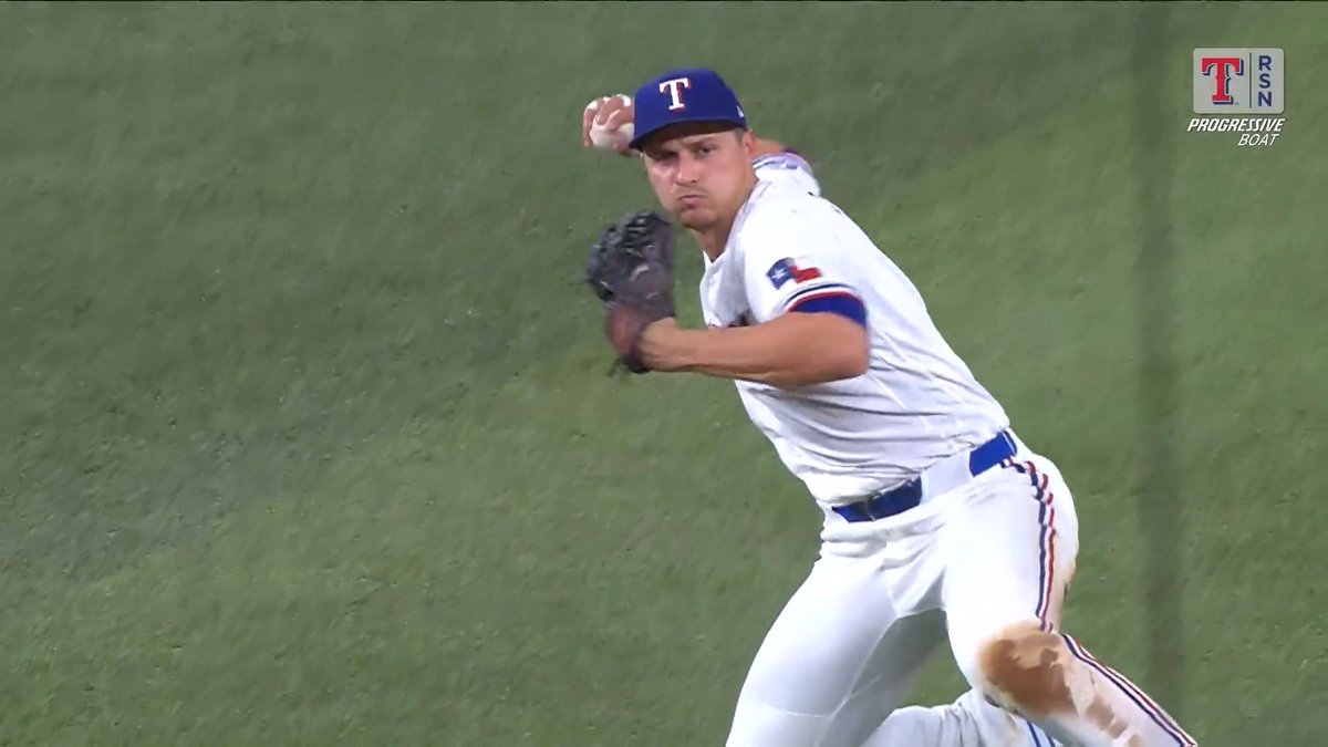 Corey Seager erases a hit up the middle 😤