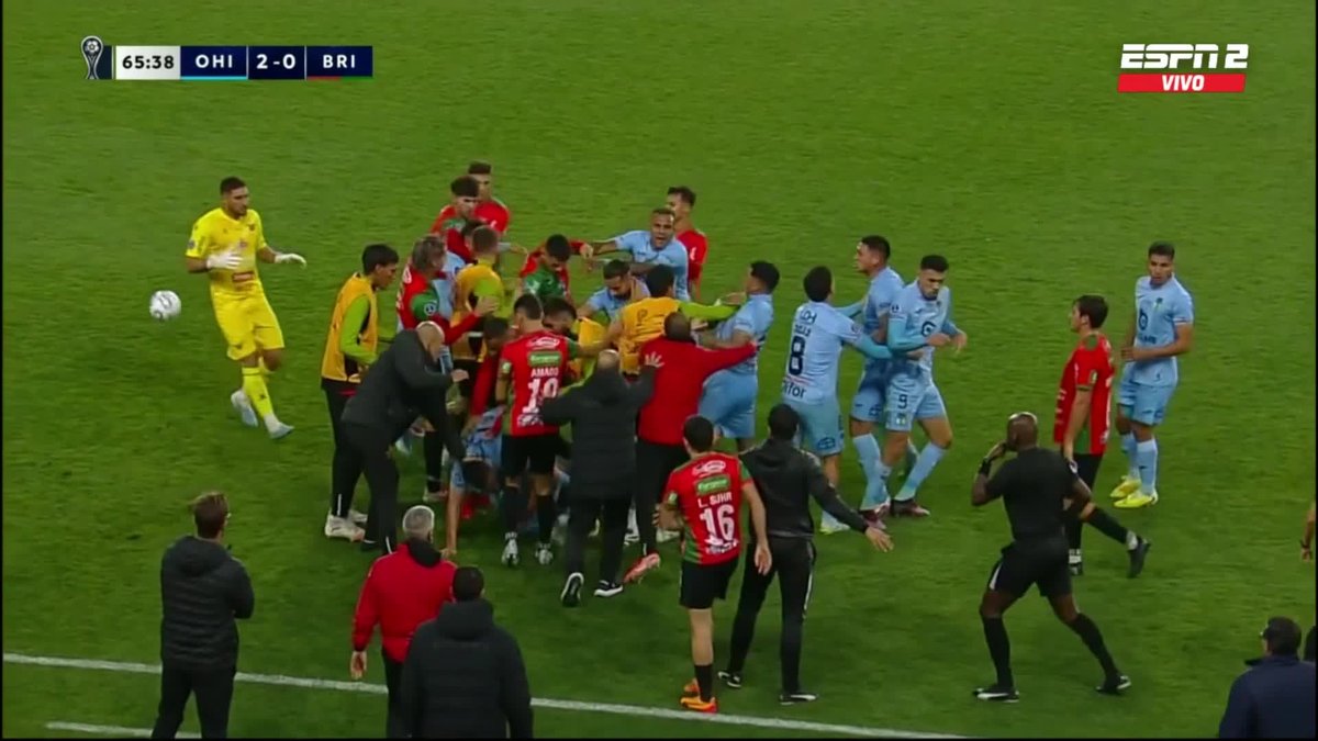 🤬🇨🇱🇺🇾 ESCÁNDALO ENTRE O'HIGGINS Y BOSTON RIVER EN CHILE POR SUDAMERICANA. PATADA EN EL PECHO Y DESPUÉS PIÑAS.⚠️