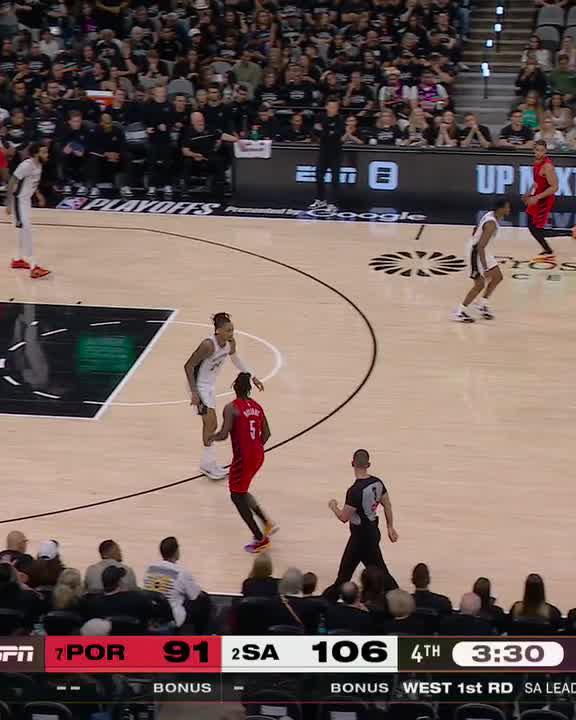 WEMBY SENDS IT TO SPACE 👽 Even his dad couldn't believe the block.