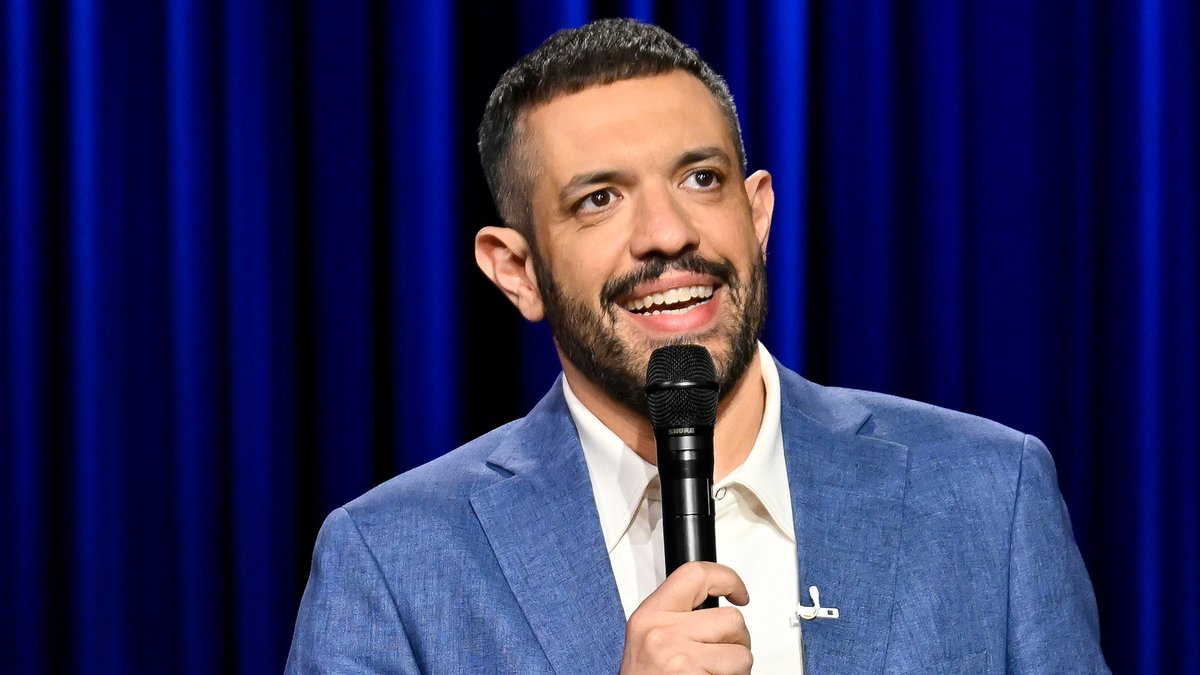 “It’s very hard to be scary when you sound like Super Mario.” -Francesco De Carlo on why he respects Italian mobsters 🤣 #FallonTonight #StandUp