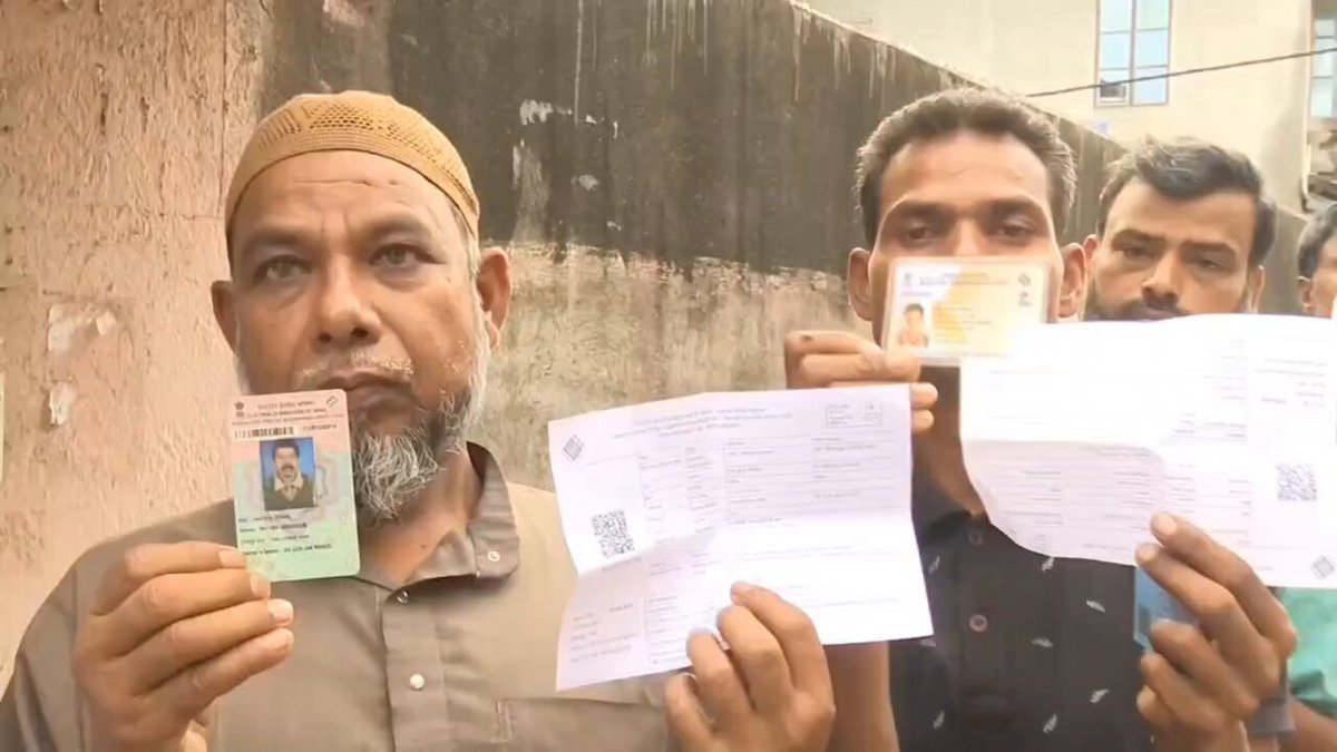 Miyas with their 4 wives &amp; 14 children are in long queues in South 24 Parganas. Dear Hindus, this isn't the day to stay at home.