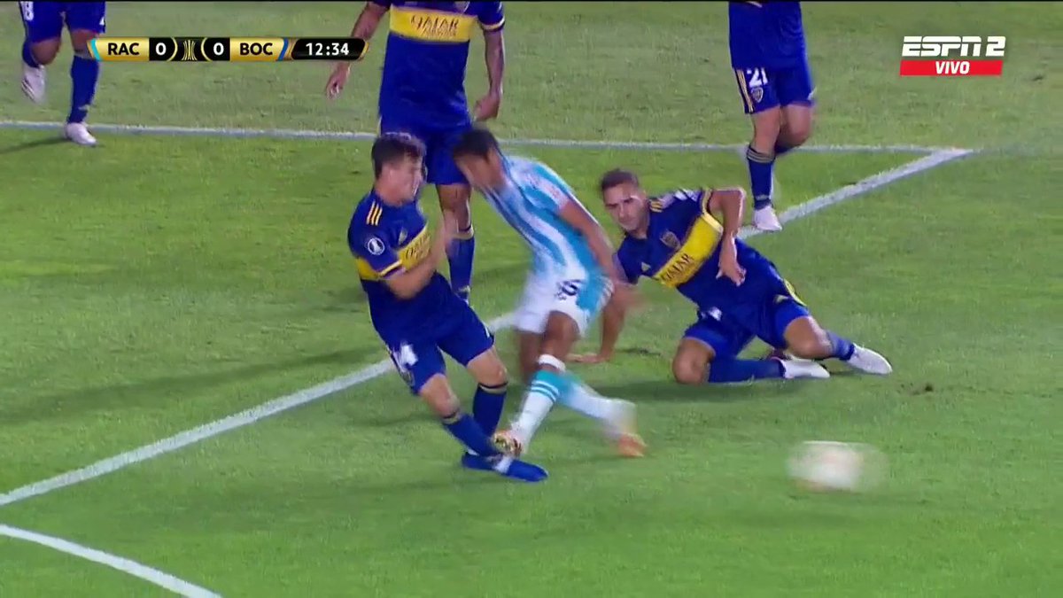 Qué mala suerte tiene Boca con el uruguayo Ostojich. En la ida de cuartos de la Libertadores 2020, a los 12’ se comió una clara roja a Melgarejo por plancha al tobillo de Capaldo. “Fue con intensidad media”, le dijo a Vigliano (VAR), quien coincidió. Ja.