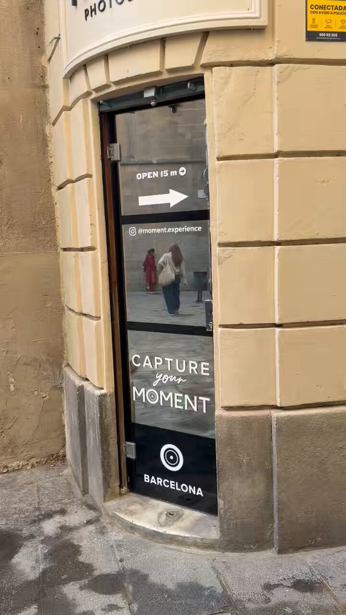 A la Plaça Sant Felip Neri obre una nova merda efímera que el barri estava demanant a crits, café i foticos per turistes. Per col·lapsar encara més una plaça, on hi ha una escola i que ja està prou col·lapsada. I I’Ajuntament que s’hi posa bé i va donant llicències.
