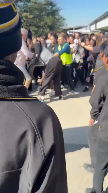 another school fight #x #fightvideo #fight #fightvid #fighting #australia #viral #FIGHTS4LIFEE #beatabitch #girlfights #schoolfights #fightsatschool #schoolfight #fightvids