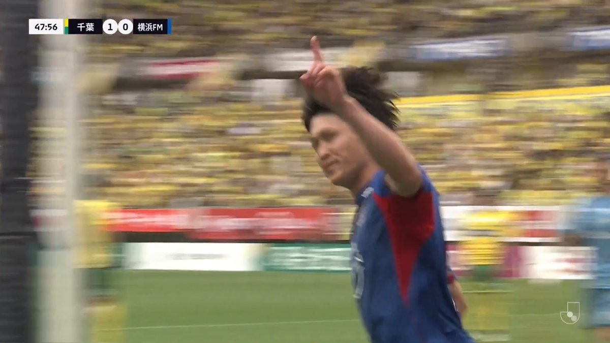 / 空から破った同点弾🔥 \ こぼれ球を拾った #渡辺皓太 選手の浮き玉でのスルーパスを #谷村海那 選手がダイレクトで合わせ、試合を振り出しに戻す💪🏻 #fmarinos|#Jリーグ