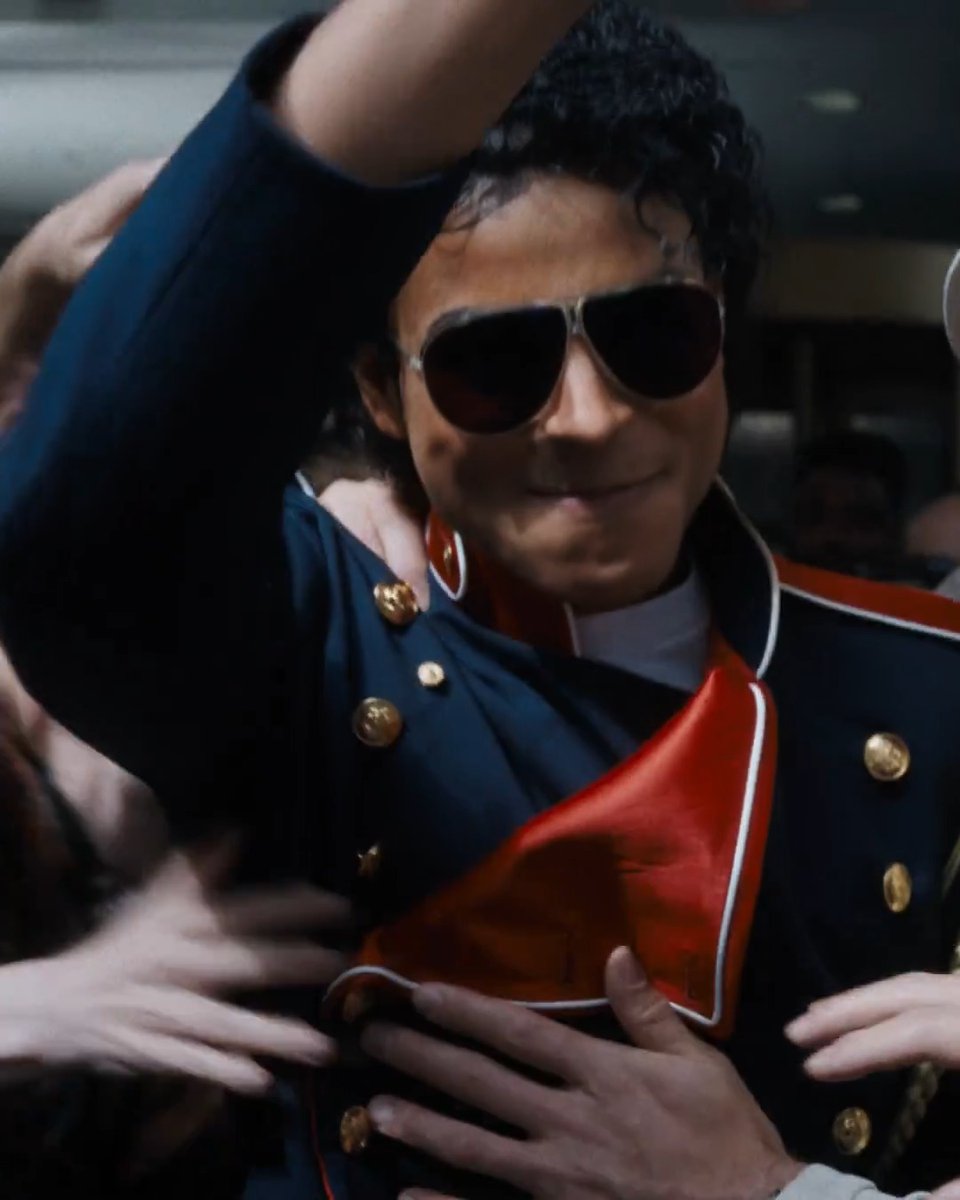 Su música ha puesto en pie a la audiencia 🎶 #MICHAEL ¡NÚMERO 1 EN CINES!