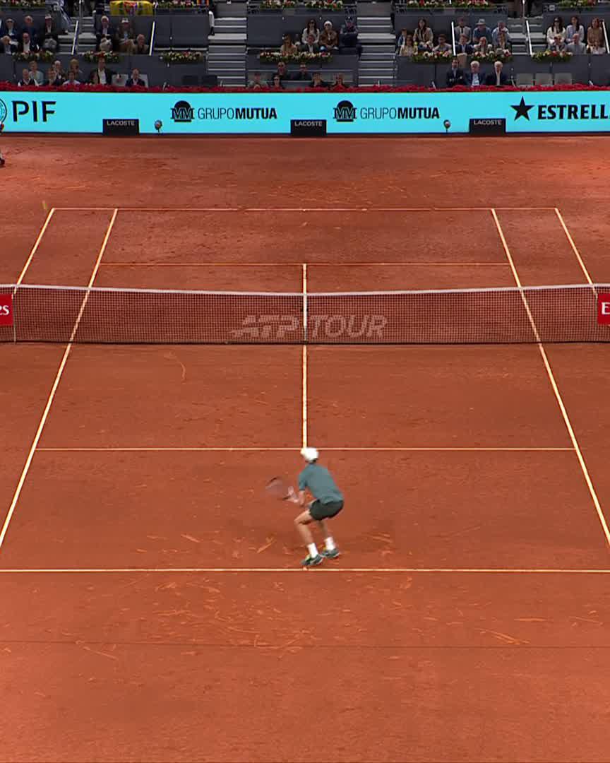 Rafa Jodar wins a terrific point against Jannik Sinner in Madrid. Defense to offense in a flash. ⚡️