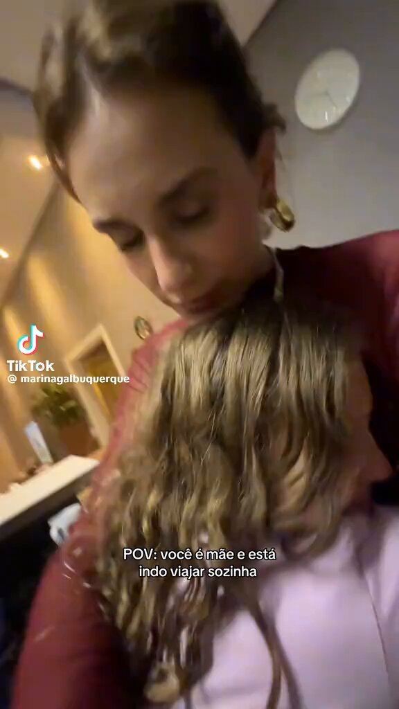 O pai no final: “Nossa gente, quantas vezes eu viajo e não vejo uma lágrima derramada por mim” KKKKKKKKKKKKKKKKK
