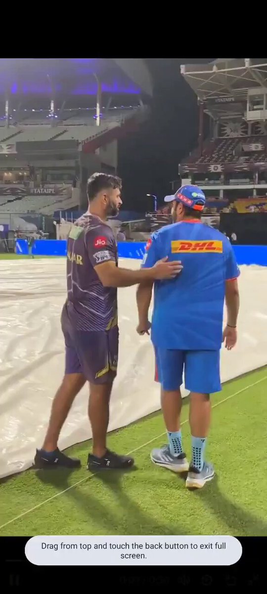 Mumbai Indians main PROBLEM is Rohit Sharma and Hardik Pandya together in same dugout!! Hear👇 0:01 Ek ek chiz change ho raha hai, 0:04 Wo unke upar hai mujhe faraq nhi padta 0:08 Mai to kahi jane nhi wala 0:12 Jo bhi hai wo mera ghar hai bhai 0:15 Jo temple maine banaya hai