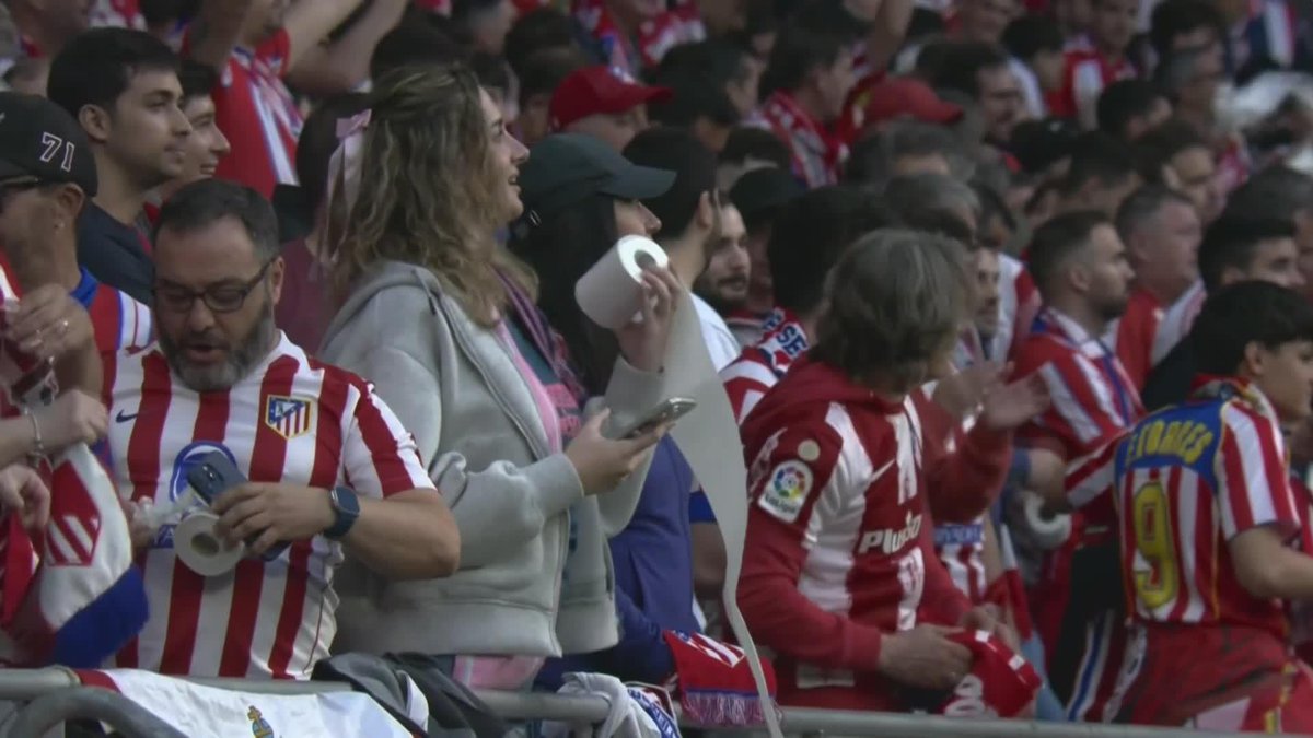 Miren el ambiente en el metropolitano… en un PAÍS DEL PRIMER MUNDO… Mientras en mejikong la gente va a echarse una botanita con los compas porque ni que fuéramos argentinos🥺🥺🥺