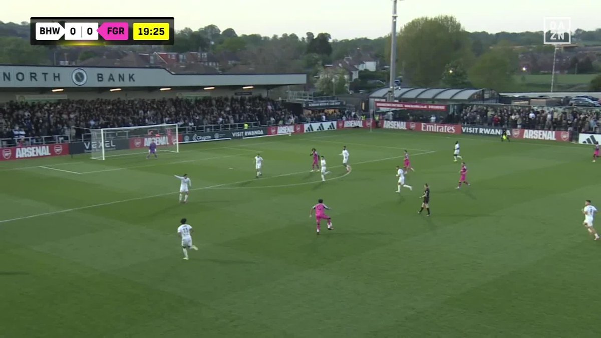 A crazy start to this game 😳 Now Forest Green find thesmelves through on goal as a confrontation takes place yards away 🟥