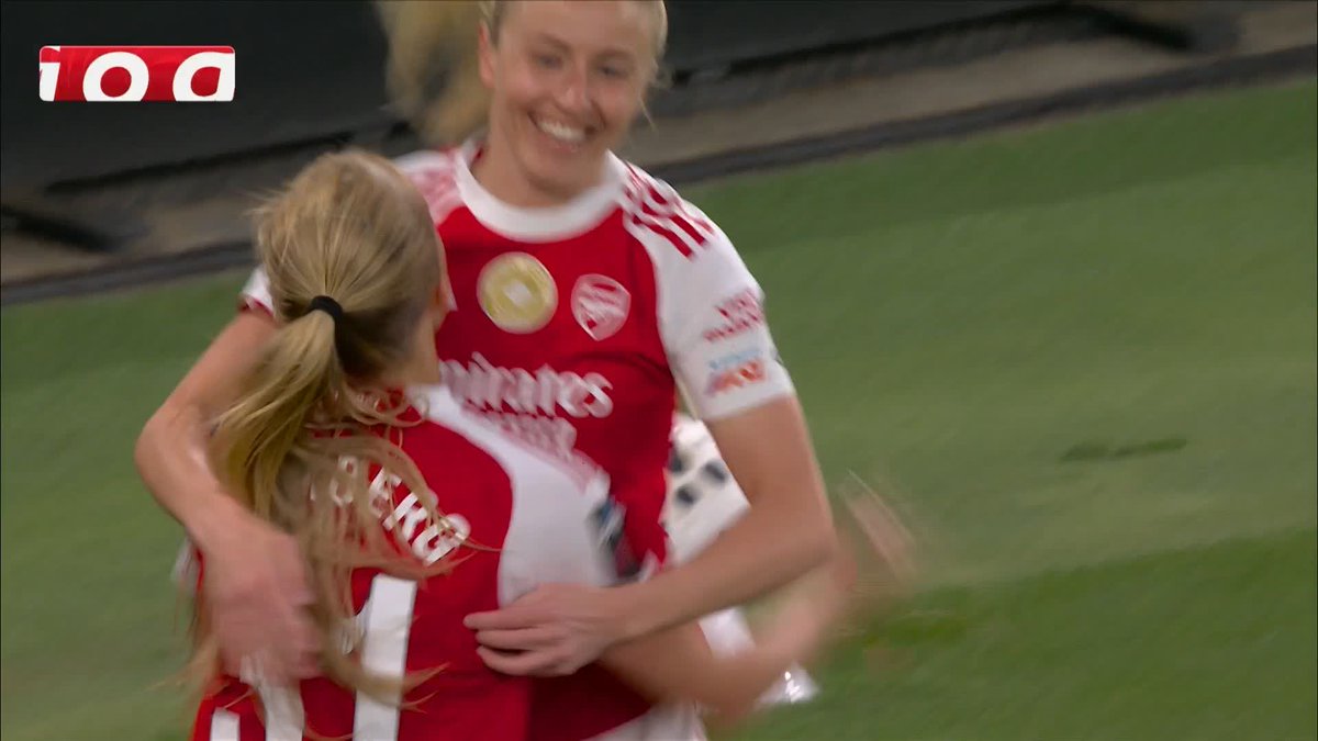 Leah Williamson scores her first WSL goal this season with a bullet header! 🚀