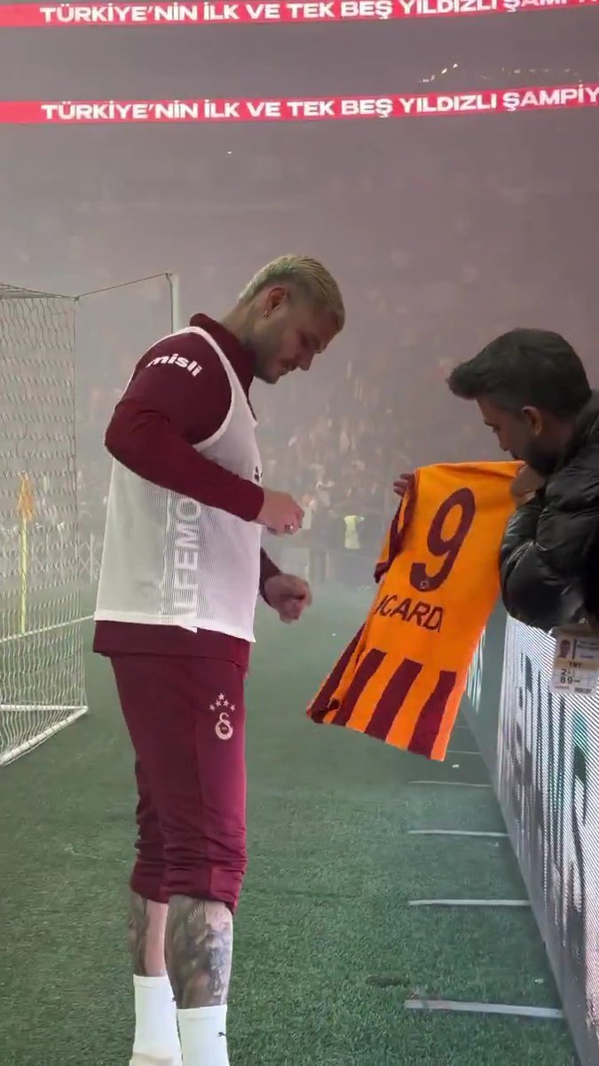 Mauro Icardi, formayı imzalıyor.