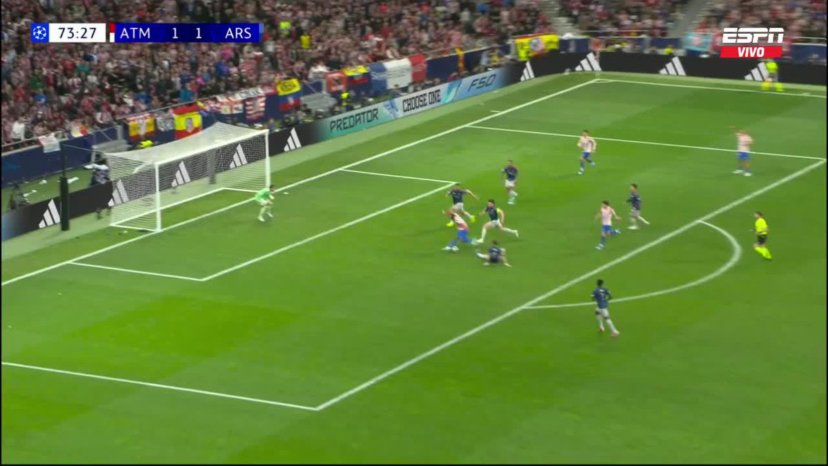 ¡¡NOOO, ADEMOLA!! LOOKMAN TUVO UNA CHANCE CLARA PARA MARCAR Y LA PELOTA LE LLEGÓ FÁCIL A RAYA. 📺 Toda la #UCL por #DisneyPlus Plan Premium