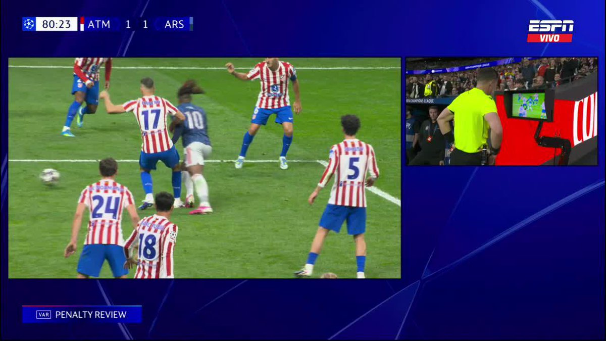 El VAR actuó y... "NADA" ¿Era penal sobre Eze para Arsenal? 📺 Toda la #UCL por #DisneyPlus Plan Premium