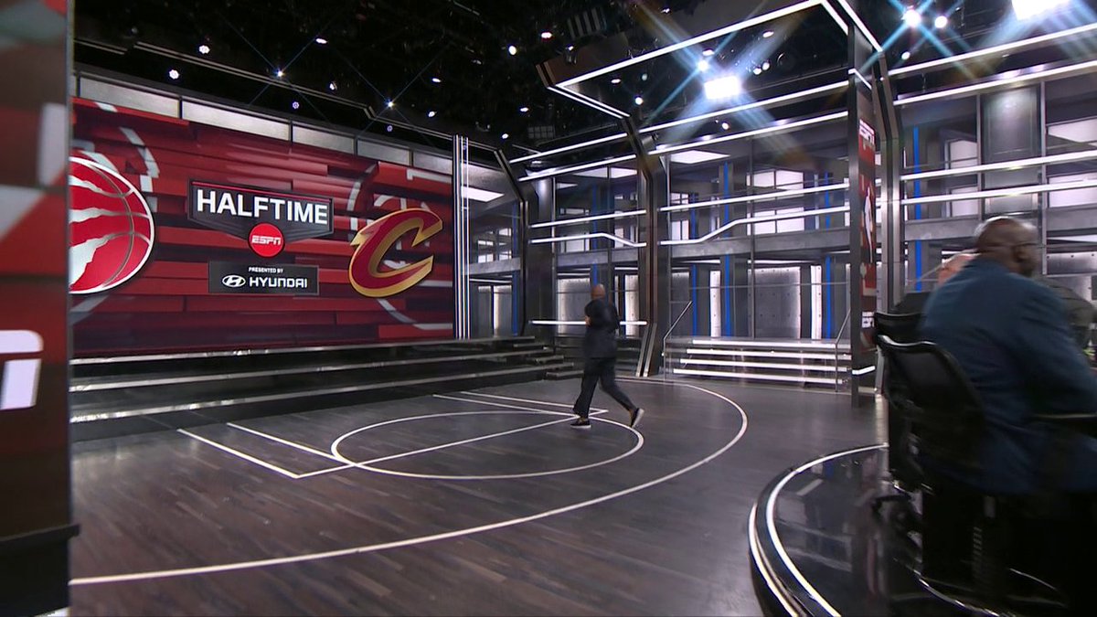 Kenny Smith runs to the board to break down the first half of Raptors-Cavs Game 5 🏃♂️🔥 Watch the rest of the matchup on ESPN and the ESPN App 🍿