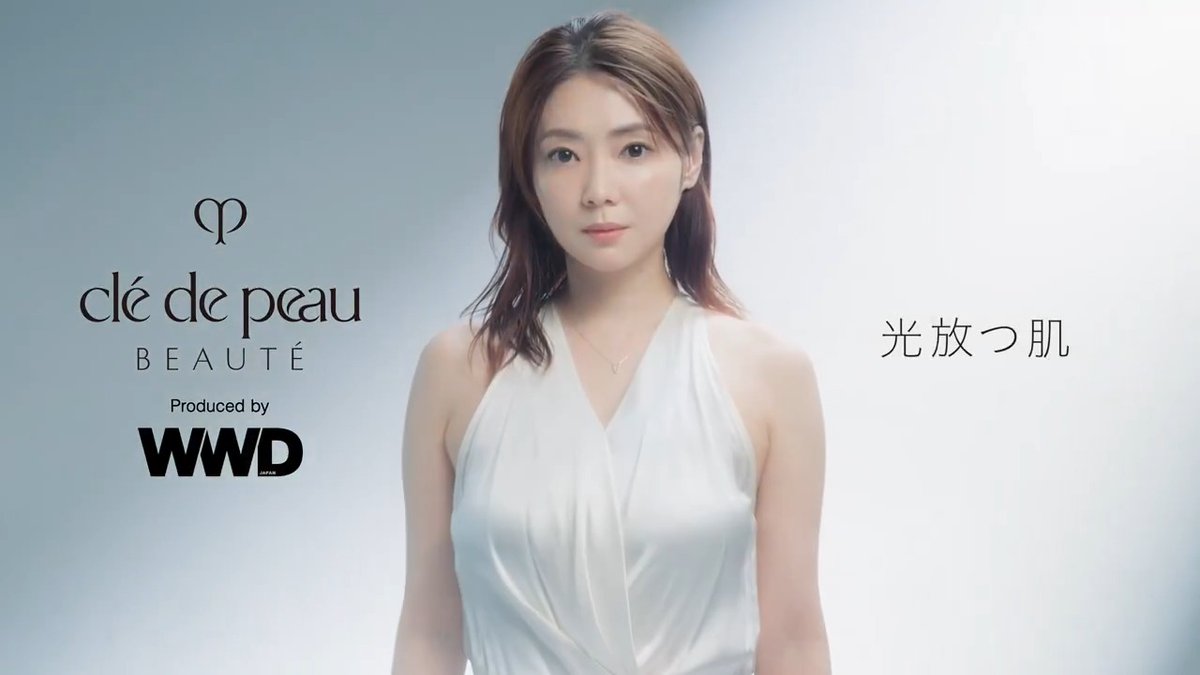 ◤肌そのものの輝きこそ、 揺るぎない美しさ◢ 光放つ肌へ導く美容液ル・セラム。 なめらかさ・透明感・ハリ感が整うと、肌は美しく光を放ち、印象さえも変わります。 今生まれる輝きは一生ものの自信に。 俳優・倉科カナさんが語るアイテムの魅力とは? WWD JAPANにて掲載➤