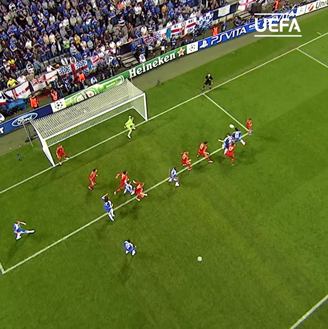Gol penyama kedudukan dicetak oleh Didier Drogba Yg ambil sepak pojok adl Juan Mata Chelsea yg udah di ujung tanduk bisa memperpanjang nafas Tahu ga siapa yg menghasilkan corner?