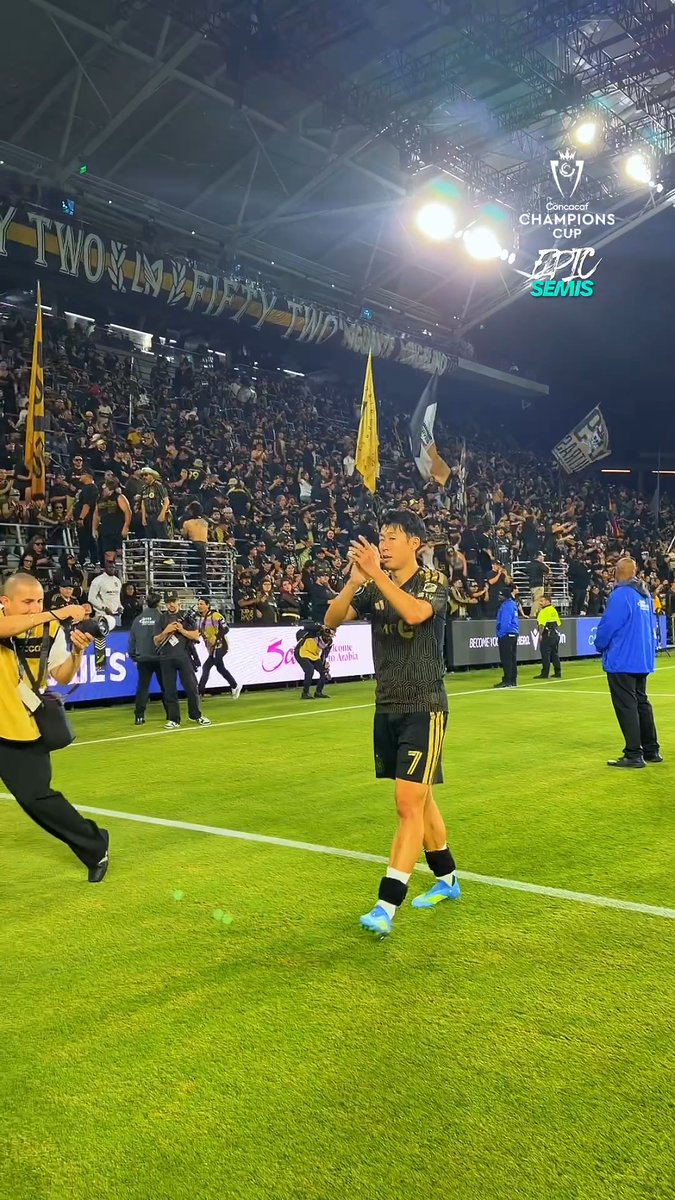 Son leaves to a standing ovation 🫡🥹