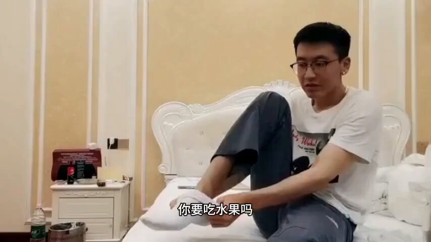🔥坤哥偷拍🔥 #坤哥 #TP #真实约炮 #真实对话 打桩机坤哥约操超多男大帅哥，大鸡吧操射骚0，呻吟求饶😘😘 #单纯憨憨男大 看到坤哥大鸡吧说怕痛，被直接操射 #白衣鲜肉 被草射后求饶你也太厉害了。大鸡吧操的骚逼们，大脑空白，求饶呻吟😍😍 更新至54部，购买完整版点我头像看主页