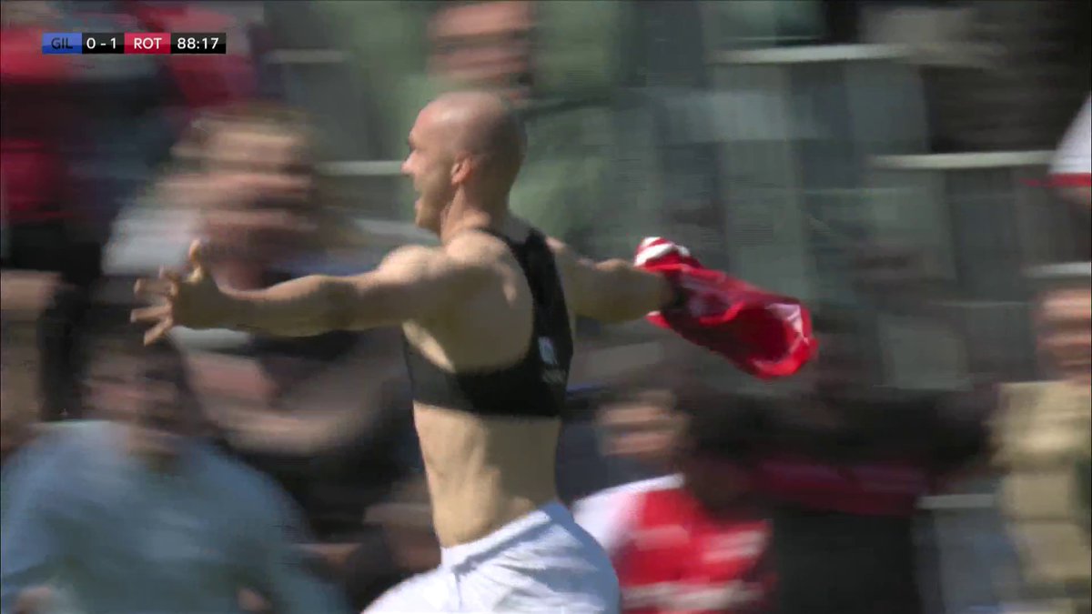 On this day 4 years ago, Georgie Kelly did this #RUFC