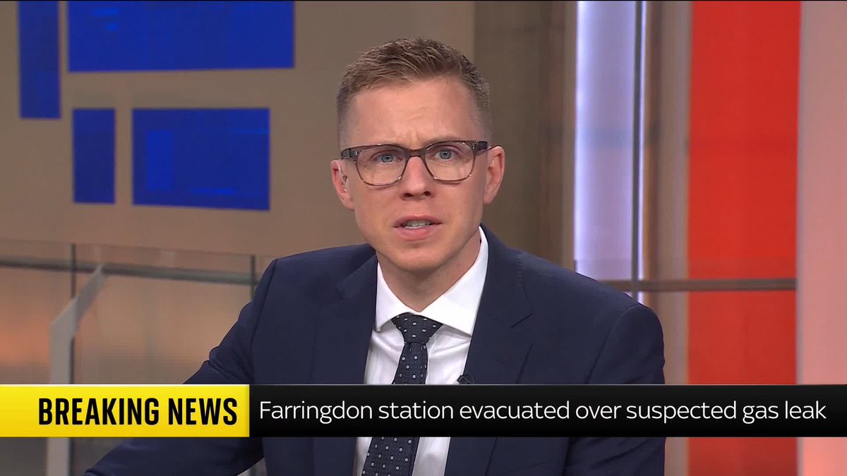 BREAKING: Farringdon station has been evacuated over a suspected gas leak with a small number of passengers reporting feeling unwell, the British Transport Police have said 📺 Sky 501, Virgin 602, Freeview 233 and YouTube
