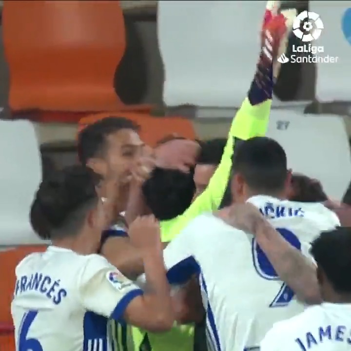 📹 | Hoy se cumplen 5️⃣ años de este gol ⚽ del portero 🧤 Cristian Álvarez 🇦🇷 con el Real Zaragoza en el minuto '97. 🟦 Fue en la jornada 37 de #LaLiga (20/21) donde el Real Zaragoza empató (2-2) ante el Club Deportivo Lugo 🪓.