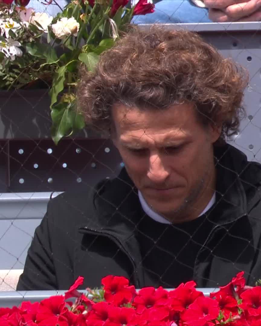 Taking a souvenir for himself 📸⚽️ Diego Forlán #MMOpen
