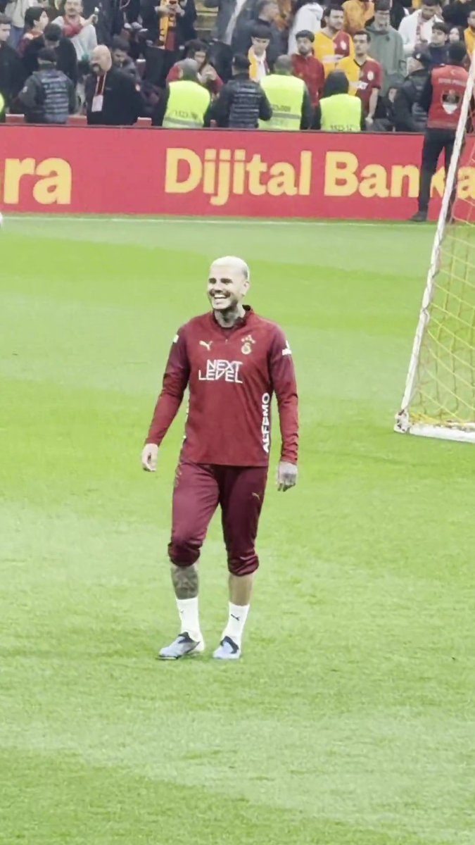 Galatasaray antrenörü Serhat Doğan'ın oğlu Aslan, Mauro Icardi sevinci yapıyor 🫲👶🏼🫱