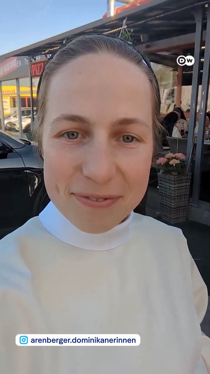 德国修女的第一次 被土耳其烤肉惊艳 几位德国修女平生第一次吃土耳其烤肉夹饼（Döner），因此爆红网络。 #dwculture #dwchinesectt