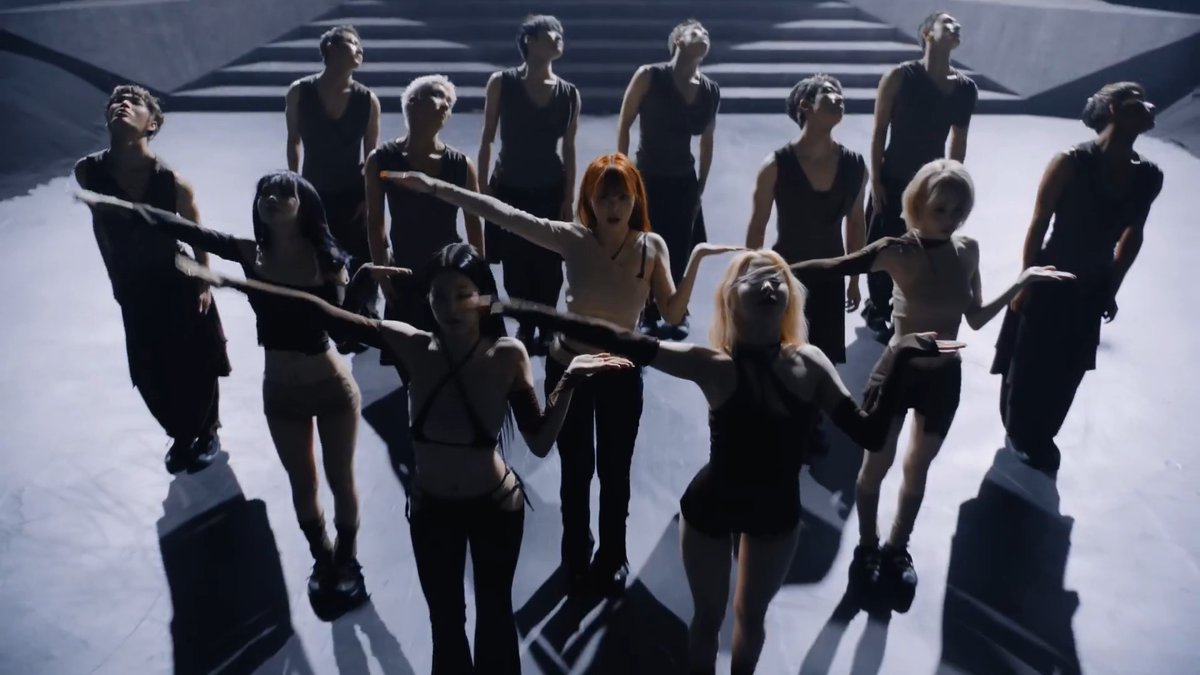 this might just be their best performance film. the visuals, the sync, the background, the camera work?? oh i’m sure