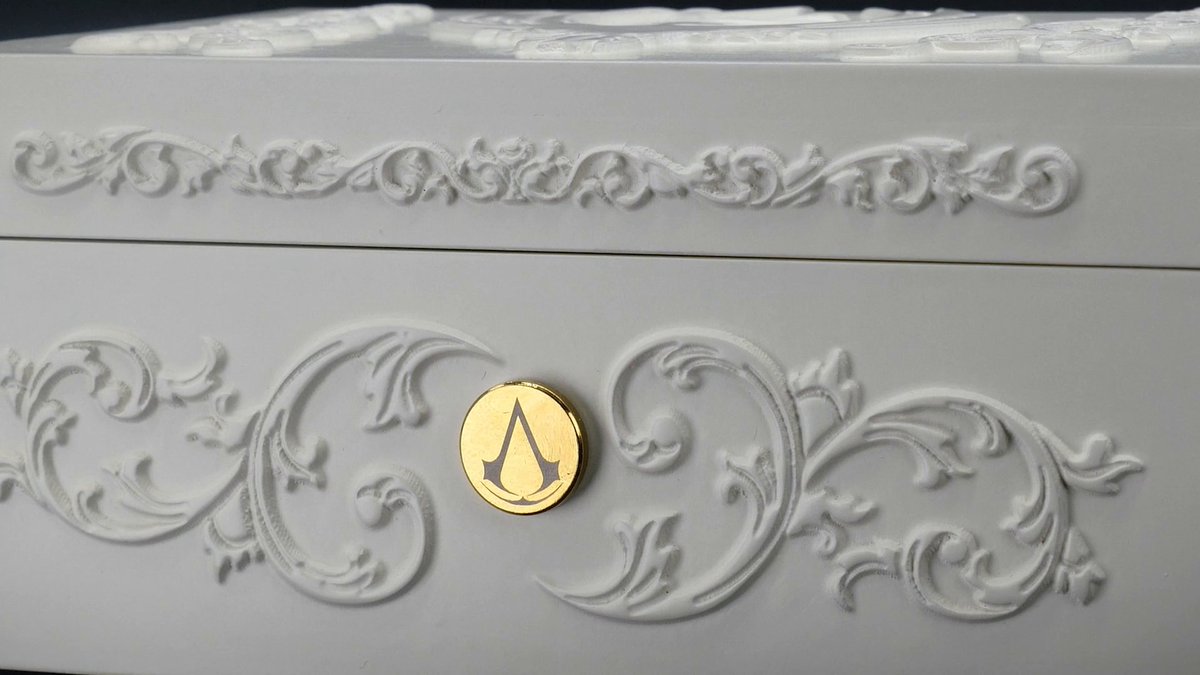 “Requiescat In Pace” ⚔️ Wayô Records and Ubisoft are proud to unveil this new Assassin’s Creed Music Box. It features the iconic Ezio’s Family track, composed by Jesper Kyd, along with a hand-signed score. A finely crafted collectible, as musical as it is decorative 🦅